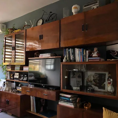 Midcentury Modern 1 Bedroom In Appartement Tirana